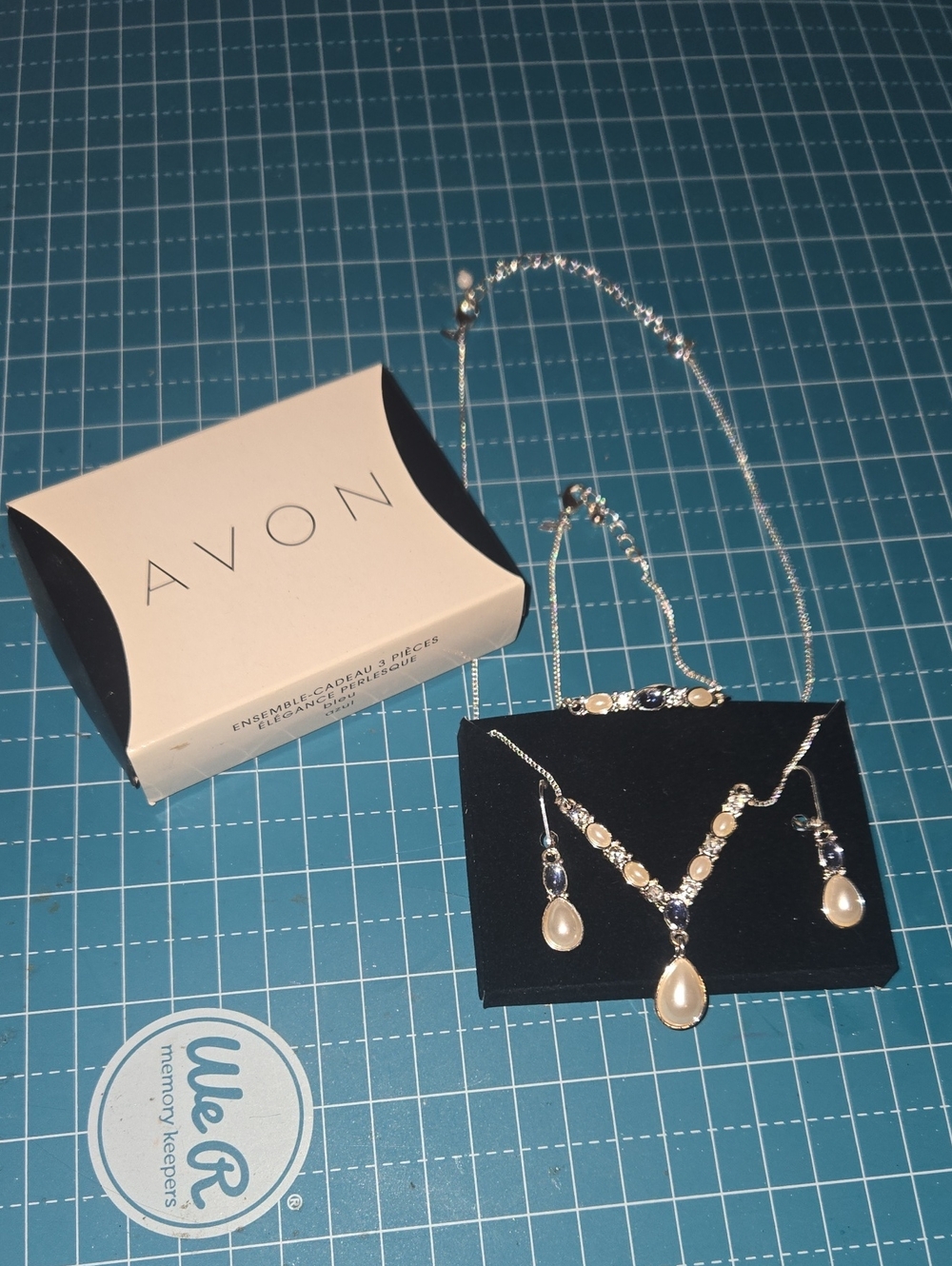 AVON Pearl Teardrop Necklace, Bracelet and Earring Set in Silver